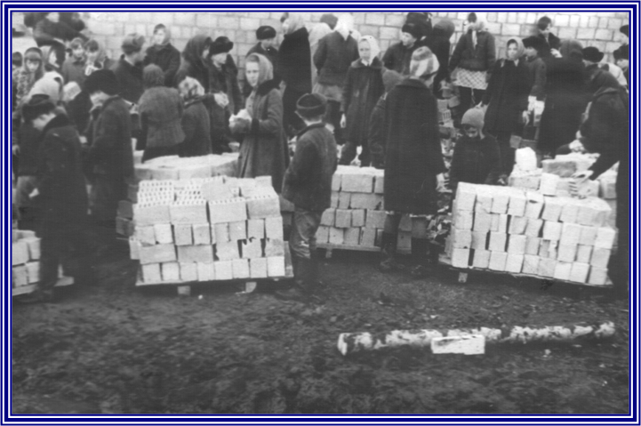15 октября 1972 года в новое здание средней школы вошли 419 учащихся. После занятий очищали территорию школы от обломков кирпича, щебенки и глины.